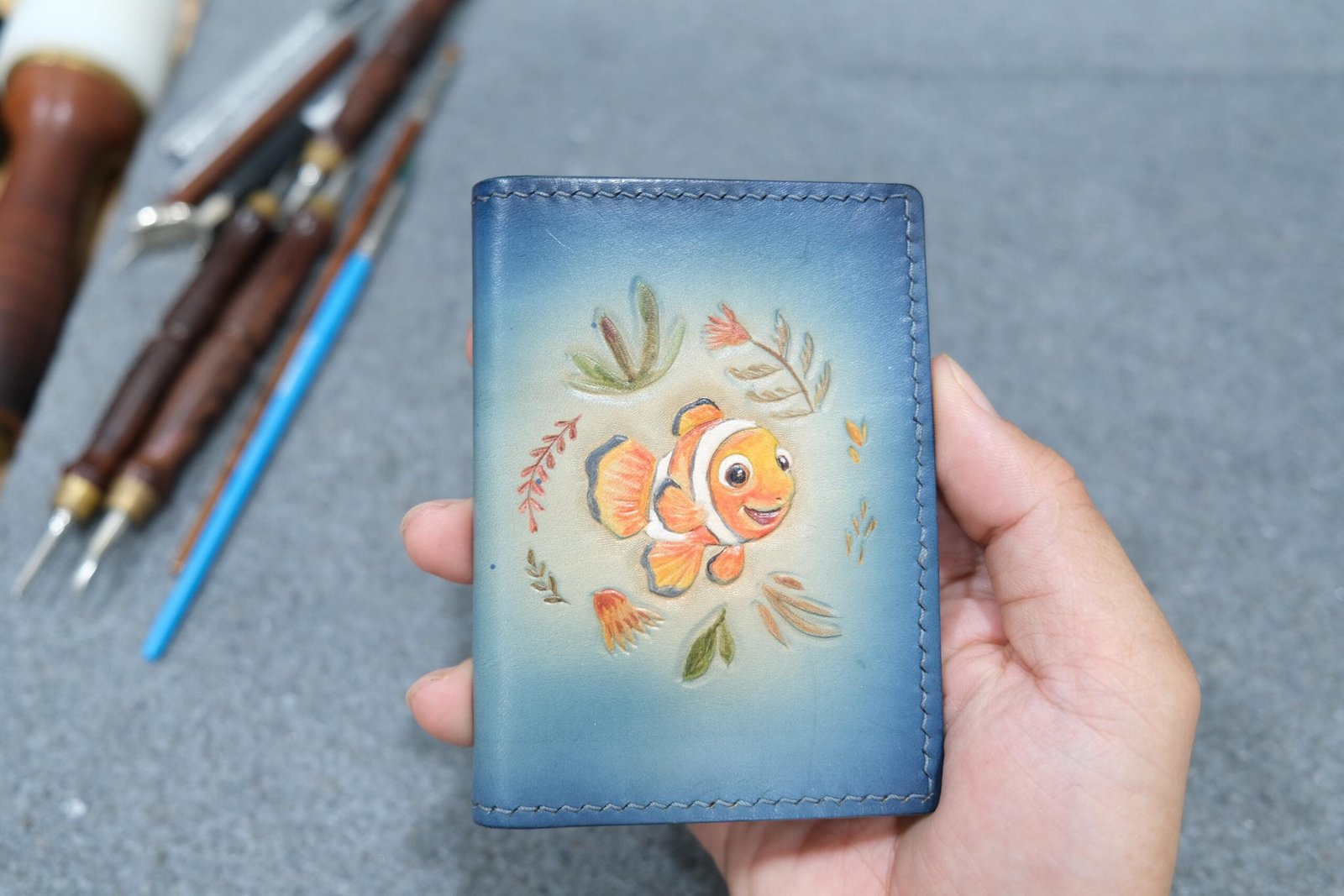 Mini Leather Wallet with Hand-Carved Clownfish – Ocean Animal Wallet, Handmade Leather Wallet, Unique Gift - Image 4