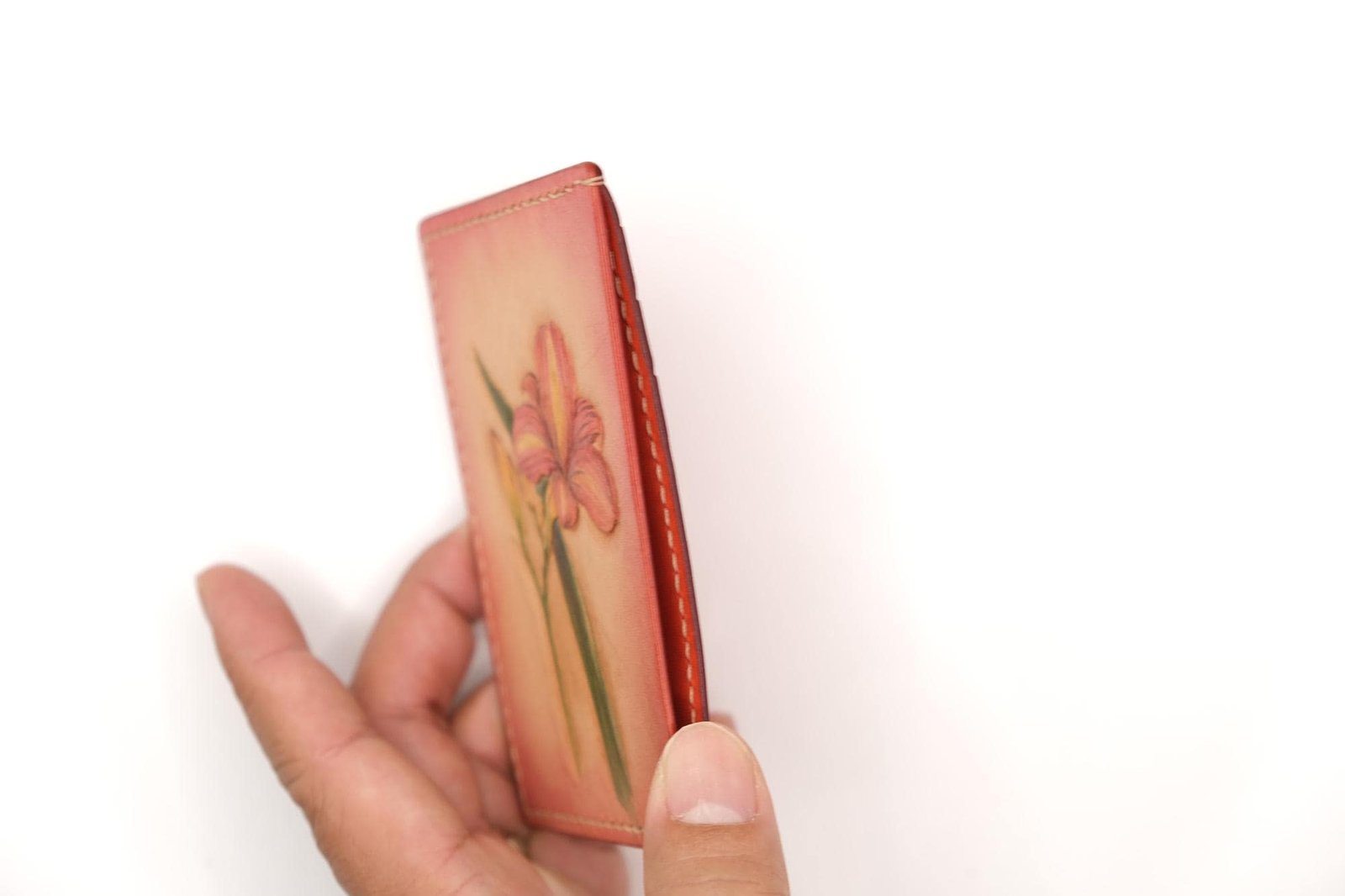 Hand-Carved Leather Card Holder with Daylily – Floral Leather Card Case – Hand-Painted Nature-Inspired Gift for Her - Image 2